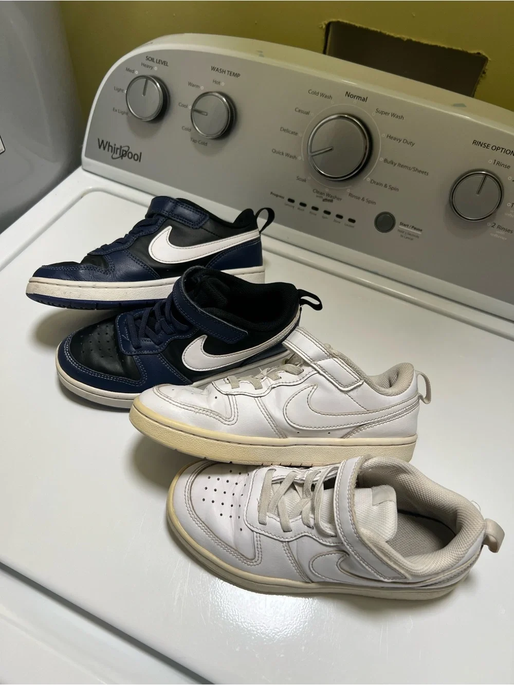 Boy’s Nike Court Borough Low Top Sneakers Size 2 - Picture 1 of 4